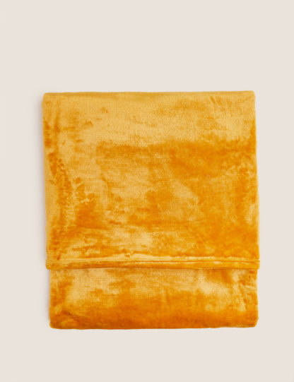 cc6e825a42512d384173c79f278aefb5f02ffb52a63d38eaad7ef0ddd8b61bbb-1.jpg An Image of M&S Fleece Throw