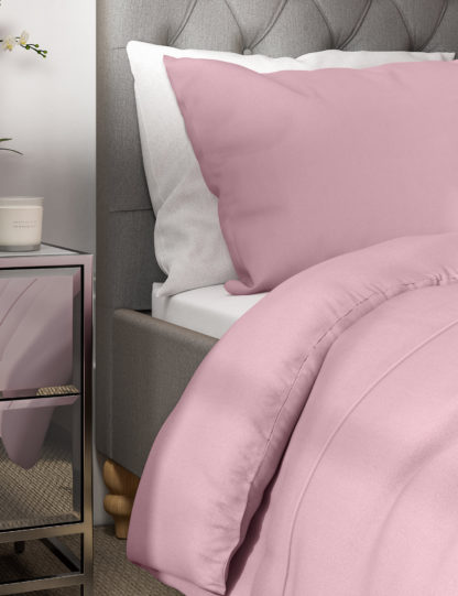 fe69c50c5df4095ea181ec2e0aac8eb9221608487ba0c7dd825223f7e3a43e4c-1.jpg An Image of M&S Egyptian Cotton 230 Thread Count Duvet Cover
