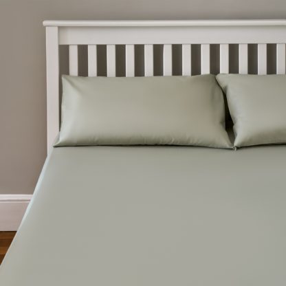 feb52295ffd49149805840ae36db1ff6b6799291b0a7931fbe8d9afd36a412ab.jpg An Image of The Willow Manor Easy Care Percale Double Fitted Sheet - Light Grey