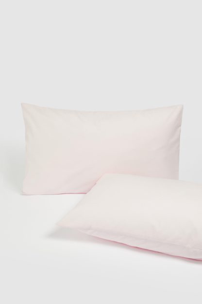 2d41bf5998d71ecd3db7ddb1850a688c8b4d1baf8b5ede31779d5565b5095919.jpg An Image of Cotton Rich Pillowcase Pair