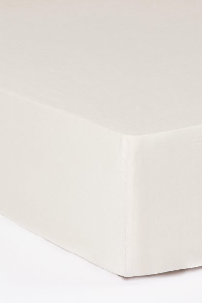 4b9c910bb995fc28640ae03092593d6b77bc25a8dd64d0c172bef607f5c05c64.jpg An Image of Cotton Rich Super King Fitted Sheet