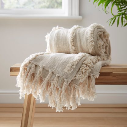 4f70303fcc96a0f2231e2b91b1ec8498d79068c25c9f01295be950c18aa5b541.jpg An Image of Curves Tufted Throw Natural