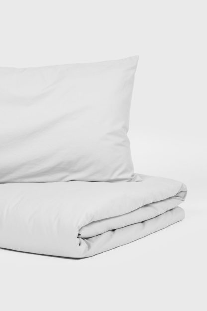 9438bb8c28adf35580df7544ebe6b9d78fb8a03b85a3a15e420631947466e971.jpg An Image of Organic Cotton Double Duvet Set