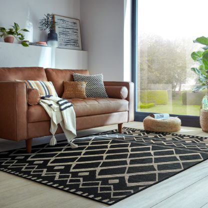 9d37563919d75844ebb440b38c13703869e09ad16b7b9e239a6afed6e6b276d7.jpg An Image of Souk Indoor Outdoor Rug Souk Black and Beige