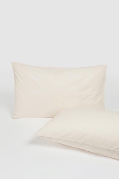 ecf830302b2f40d0d5b442414b815bc6b12b5630c8babb10f512c421c77564d3.jpg An Image of Cotton Rich Pillowcase Pair