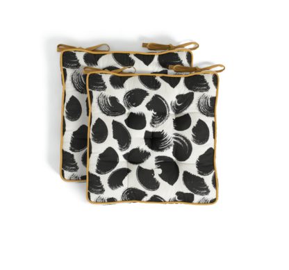 32240091672d6b8b51c7fa3b82c8ef929170fbec4df9adadaba3ec232aa87a69.jpg An Image of Habitat Global Pack of 2 Seat Cushion