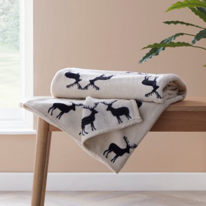 5b55cc59cfbdd9ee901ae94f77146693f0e9be1e6849b64347c195eb7aa495e3.jpg An Image of Stag Print Natural Throw Natural