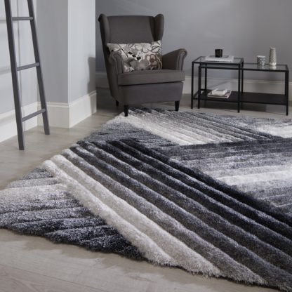 6061067f8857046b1ae04d277a856e812749ff59240dbbcb24a6e86f300cf5ad.jpg An Image of Lattice Rug Silver
