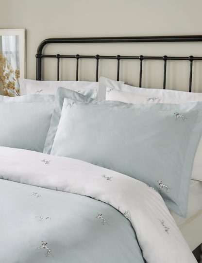 81b5d5e9394333da1bb63755f8d9c9f7f02e44348131d1e8aa7e888720b71360.jpg An Image of Sophie Allport Pure Cotton Dalmatian Bedding Set