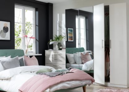 d8e4ac3b50be5d5560b97c9b14e798a93beb1e91b40f1a67f250b435e677a3cc.jpg An Image of Habitat Munich 4 Door 2 Mirror Wardrobe - Grey Gloss