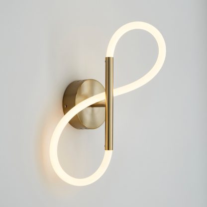 e29b1a9193ba14a245d75ddf6a46d087865a1f75380f11d7ea7cf61e009de139.jpg An Image of Flexi Integrated LED Wall Light 50cm Gold