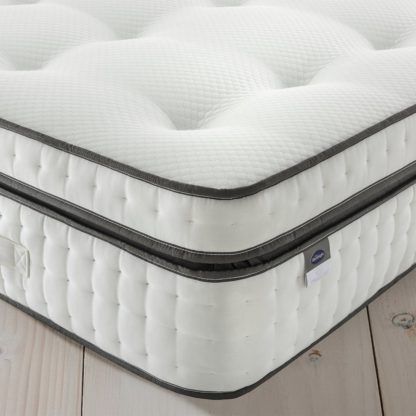 c76cce99f2cbba838bd5568fc5f57f00259b4edb920bfd229277cf5741126864.jpg An Image of Silentnight 3000 Geltex Ultra Medium Soft Mattress-Superking