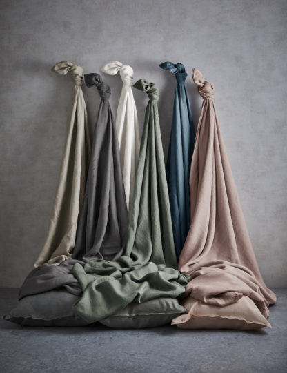 24c9ac9bac1f7df2908f18eab437c014cafe36d88ef75c0d8d2e13d2c345434c-2.jpg An Image of M&S Pure Linen Bedding Set