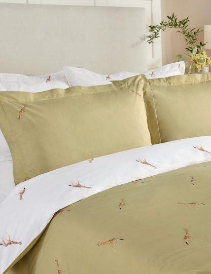 6b3114a6eed01f9af09c2bf95b25bc222b19f1d15293fef8a9761dde8ee8f25e-3.jpg An Image of Sophie Allport Pure Cotton Percale Giraffe Bedding Set
