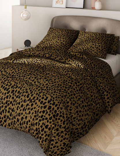 a61bc3f2cc1c9348fe45d0bd3176a2376c29ab2495be4ea250ee1132353ec6f5.jpg An Image of M&S Cotton Blend Leopard Bedding Set