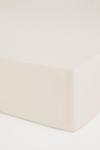 c7e4f7155894fa00beeaf265052946aaf5f84b54436099638e4cd33b4b831965.jpg An Image of Organic Cotton Single Fitted Sheet