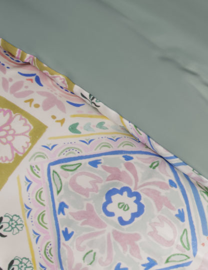 cfbfbbabb15ee9c65399b25b3c9157ad0b7f99506bab694f5b8c24d5bb79e054-2.jpg An Image of M&S Pure Cotton Patchwork Floral Bedding Set