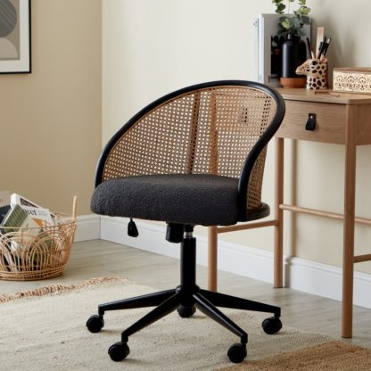 28e7d3d3f56bd194830e56966c120508c67beb7b96670dd515f4fb1820e8fdb8.jpg An Image of Luella Office Chair Ivory