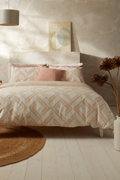 429bfa5a03322834dbc04623eb07c83b742ac52ffeb270d62cda500f2ff02dc1.jpg An Image of Mateo Super King Duvet Set