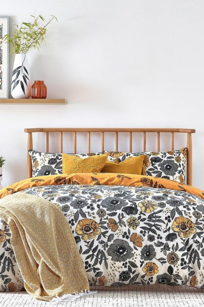 477e09ae4f6e882c957252d49158da3a02fb5f724c4431485d7a29a0110e4eca.jpg An Image of 'Scandi Poppy' Floral Duvet Cover Set