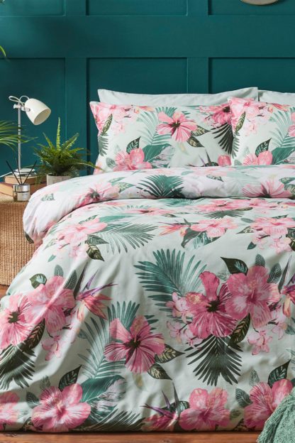 6489859ff75b4815f936fd9705cb3f21df30ae0953e046b43781e08e93859ac0.jpg An Image of Hibiscus Super King Duvet Set