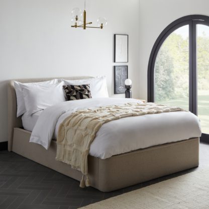 a841a932d4402784f2863af9f56fe3b39ac0bc218a37c2ecedf7c514e892b575.jpg An Image of Curves Storage Bed Cream