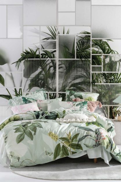 c2fc6bf8ebc1bac32adb42a9c6dc3758e26ac996805eb317474f389cba6912e5-2.jpg An Image of 'Glasshouse' Botanical Duvet Cover Set