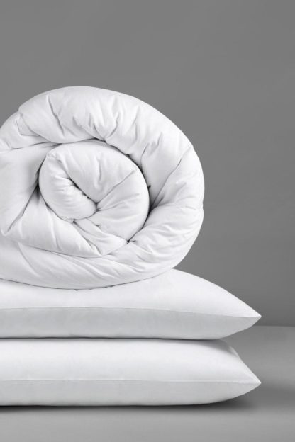 da62f4308712504bbbf5812f2d57cc818731ca6357cfb087c77ee2a0c2b43f4a-2.jpg An Image of Climate Control 10.5 Tog All Year Round Duvet With 2 Pillows