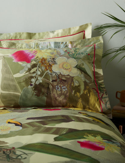 0a1a7f92b25f00eeaf8f74cdd66655114dea508a177b67fd262caf2ac2663fdb-2.jpg An Image of Timorous Beasties Pure Cotton Merian Palm Bedding Set