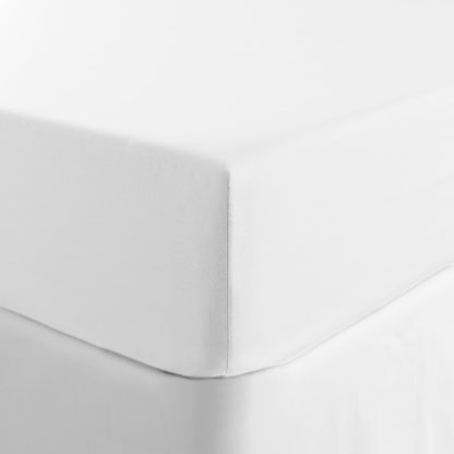 14c4b65e642fe2c37ed980216ee11fece18fcd87016c5211f2ced3ed05eae586.jpg An Image of Holly Willoughby Plain 100% Cotton Fitted Sheet White