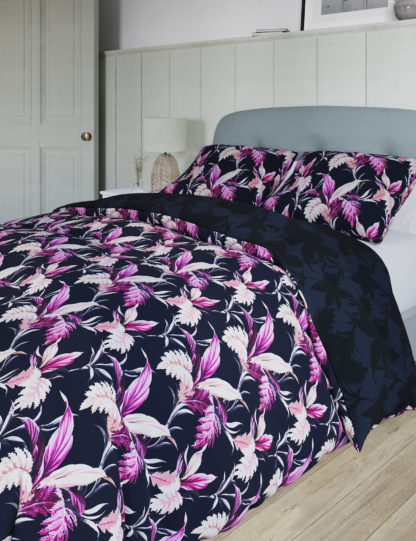 2f85efea6c99d07227323e9c2d5488ebdc53c2a57536168525bd58354934c757-1.jpg An Image of M&S Cotton Rich Exotic Leaf Bedding Set