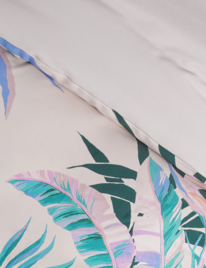 6988cc6e62a077c20e19efd4b27f42fe597e11ebb9eee6542a51bfa0b07f4c68-1.jpg An Image of M&S Pure Cotton Tropical Palm Bedding Set