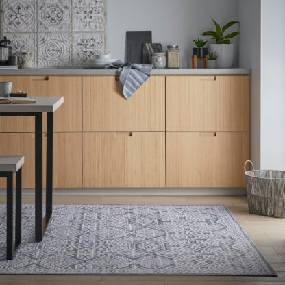 904ef8cf88298b04f94f14619b0b86e3bfef9f0343edac1b9ced9f04550d3b3a.jpg An Image of Fold Cora Global Washable Rug Grey