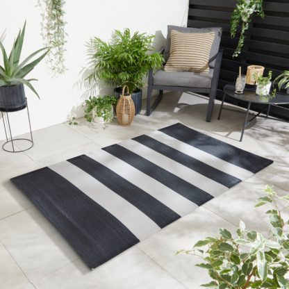 be3024d2bb3daf69bb98a900f50f8a1f71beef9d60285c89c5f63472cb17c521.jpg An Image of Stripe Garden Outdoor Mat Orange/White