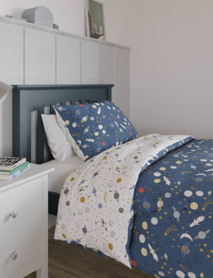 d17483ebf11ee5f06a54aa6b6309b910bdb15ce2715e3cc5f9a23858279e1ee8.jpg An Image of M&S Glow in the Dark Space Bedding Set