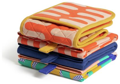 ec08c41f571172eaeffe81b027e5c17f88d4be40e6fd598d0f41e8f707867c8b.jpg An Image of Habitat Architect Tea Towel and Oven Glove Set