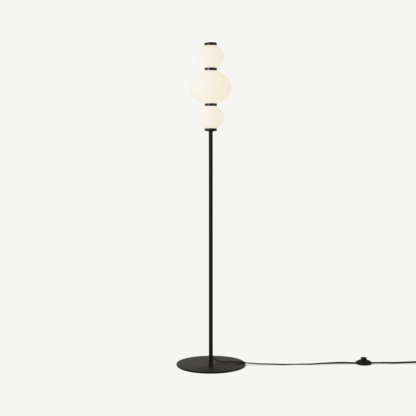 f31d4e29cd8a38bbd07d35a37404af1f297834c2e833f0908e922e5411cace3d.png An Image of Ejner Floor Light, Black