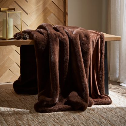 3f6378fa0a14a48b6204c5d1e41e6e2ed68dd1b7ee29e8a32a947c7f225a519d.jpg An Image of Silky Soft Faux Fur 130x180cm Throw Pinecone