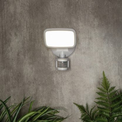 a81f26ba4da1521516618f1b11cebb86e7c0d8120adf5e8213895930b701003d.jpg An Image of Lynn LED Outdoor Flood Light with PIR Sensor (IP65) - White