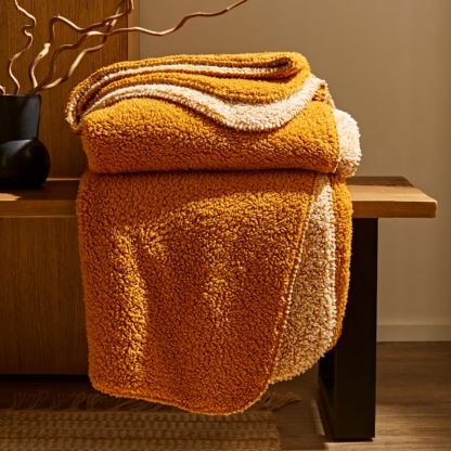 b403bf98cd06a619027a05347af45cfe6c5588e5b2e98ad6c915aee3dbf64bf6.jpg An Image of Extra Cosy Reverse Teddy 180x130 Throw Gold