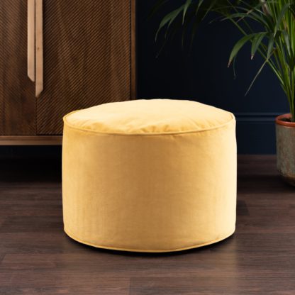 97ba26a60821326e63aaa7967f487376a7e34aa4a6b10bb1e840e772ce5530a0.jpg An Image of Eliza Velvet Pouffe Cream