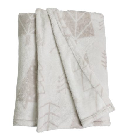 cb64128eb6a07e562a545e4106b9cbc3fbe2602362754af20a43614266f4d8e1.jpg An Image of Argos Home Tree Fleece Skandi Throw - Grey - 125X150cm