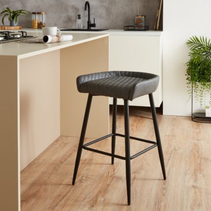 fd77046f49c60ebca24d2d0215c96203fce49ce9e6be4177bd19e95b917c6d3b.jpg An Image of Montreal Counter Stool Brown