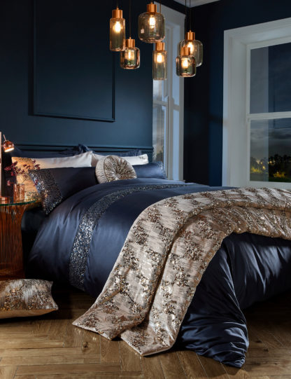 0ec8fef741475f6635a615e242694c0be5db182743363b4d550a534860b278fc-1.jpg An Image of Amanda Holden Marilyn Bedding Set