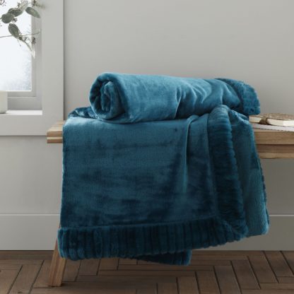 2735e40f3ea15d288c96f49a8178e8b622d896d7ea953affb168f97f302df558.jpg An Image of Catherine Lansfield Faux Velvet 150cm x 200cm Throw Natural