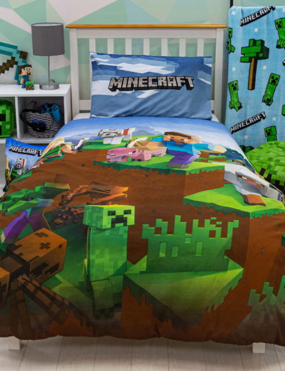 41473192a3bfdda902bc517ce00c9c3f194dacb2904033bd35961ec6221a1d31-1.jpg An Image of M&S Cotton Blend Minecraft™ Bedding Set