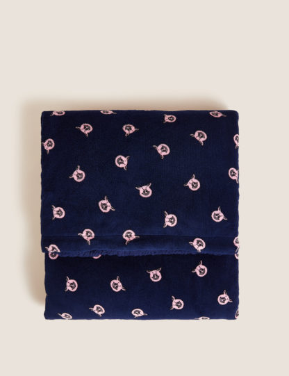 cf35884eba10355754127063145ddf30e4a373ac9db4bae4ba71946c2fe685be.jpg An Image of Percy Pig™ Fleece Throw