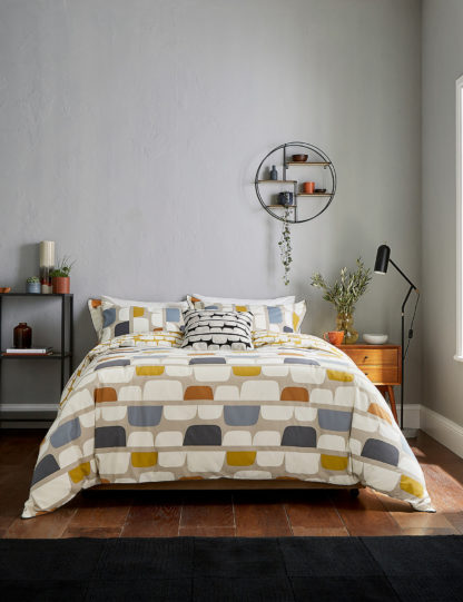 f9e996329705118ef1093a2fec45980fe032114f136de5ebb9d01de71a2ab222.jpg An Image of Scion Pure Cotton Kivi Bedding Set