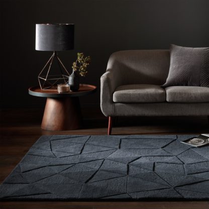 cfee9bfa0aa6940be5967ec40e46c714257e26155ddf1a77e594d3ea391058db.jpg An Image of Shard Geometric Wool Rug Charcoal