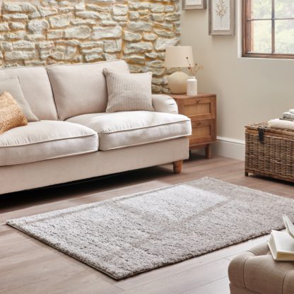 0da1ca36c7511d0311354cd99f6da133f7841560552f6e527b6ee2209b2f553f.jpg An Image of Lila Shaggy Rug Ivory